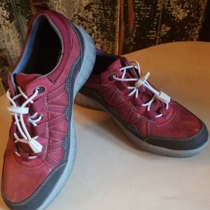 Cobb Hill by New Balance trail/hiker 8M